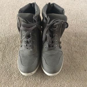 Shoe dazzle Gray Sneaker High Tops